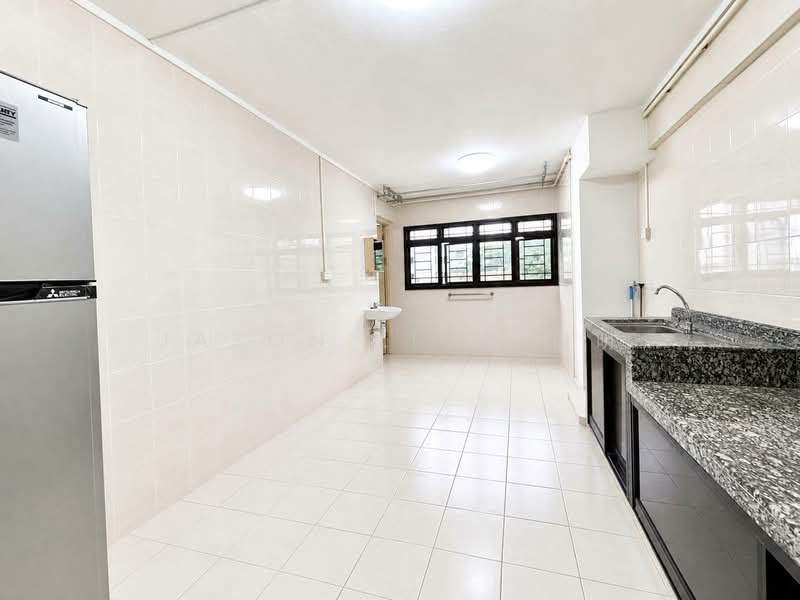 530 Jurong West Street 52, 530 Jurong West Street 52, 2 Bedrooms, 722 sqft, HDB Flat For Sale, by Jason Liew 俊明, 500136531 - Kitchen - PropertyGuru.com.sg
