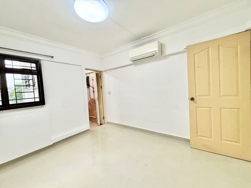 530 Jurong West Street 52, 530 Jurong West Street 52, 2 Bedrooms, 722 sqft, HDB Flat For Sale, by Jason Liew 俊明, 500136531 - Master Bedroom - PropertyGuru.com.sg