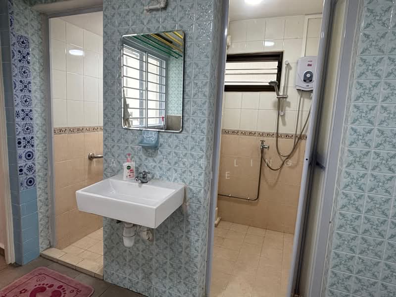 3 Dover Road, 3 Dover Road, 2 Bedrooms, 699 sqft, HDB Flat For Rent, by Tan Poh Ling Annie, 500136533 - Bathroom - PropertyGuru.com.sg