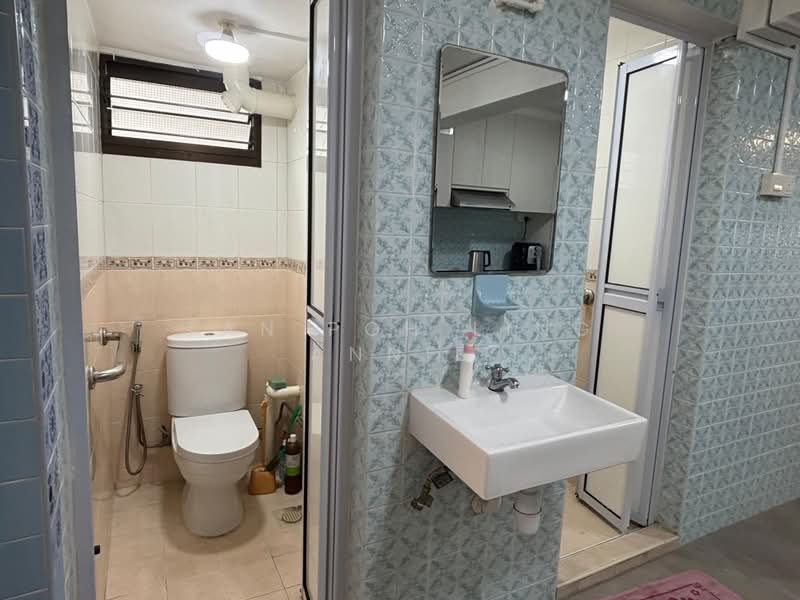 3 Dover Road, 3 Dover Road, 2 Bedrooms, 699 sqft, HDB Flat For Rent, by Tan Poh Ling Annie, 500136533 - Toilet - PropertyGuru.com.sg