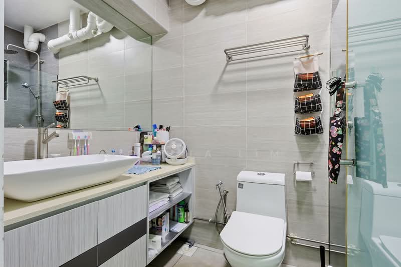 189C Rivervale Drive, 189C Rivervale Drive, 4 Bedrooms, 1,410 sqft, HDB Flat For Sale, by Joshua Lim, 500136545 - Master Bathroom - PropertyGuru.com.sg