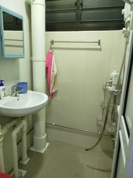 110 Bedok North Road, 110 Bedok North Road, 2 Bedrooms, 735 sqft, HDB Flat For Rent, by Raj ., 500136556 - Bathroom - PropertyGuru.com.sg