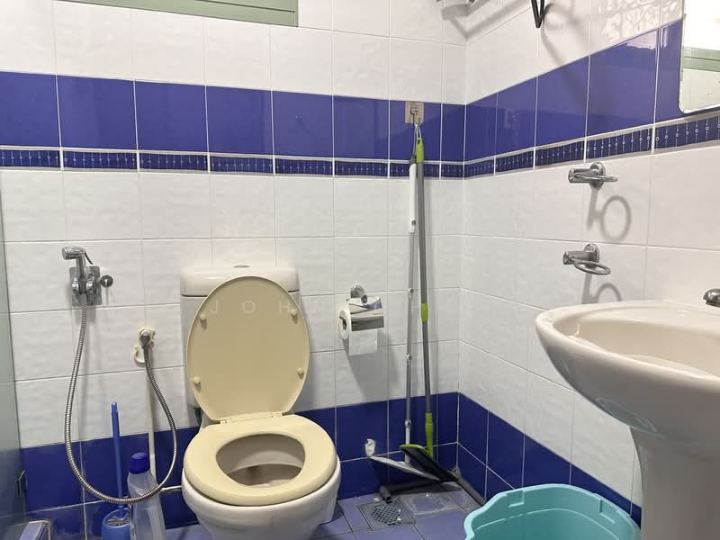 638A Punggol Drive, 638A Punggol Drive, 3 Bedrooms, 1,205 sqft, HDB Flat For Rent, by John Chen, 500136562 - Bathroom - PropertyGuru.com.sg