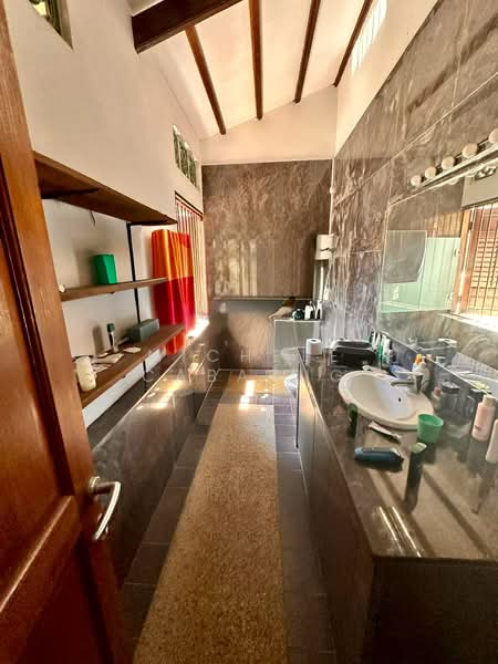 Blair Road Conservation House, Blair Road, 4 Bedrooms, 5,000 sqft, Conservation House For Rent, by Michele Cabasug, 500136566 - Bathroom - PropertyGuru.com.sg