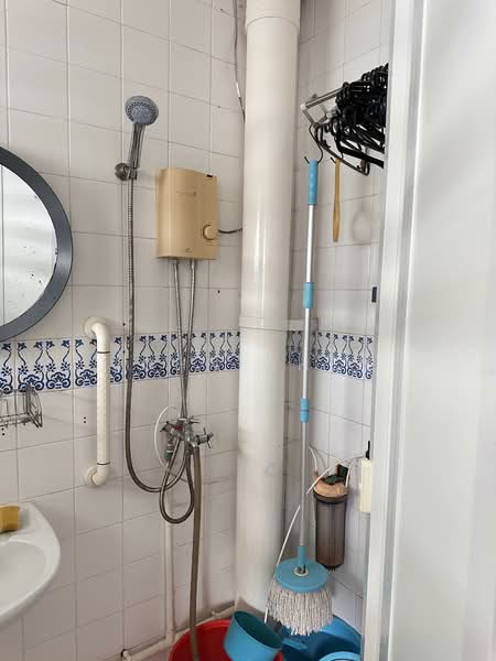 655 Jalan Tenaga, 655 Jalan Tenaga, Room Rental, 120 sqft, HDB Flat For Rent, by John Chen, 500136569 - Bathroom - PropertyGuru.com.sg