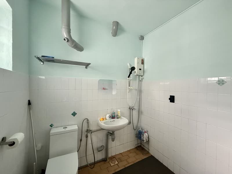 131 Cashew Road, 131 Cashew Road, 2 Bedrooms, 786 sqft, HDB Flat For Sale, by Joanne Tay, 500136574 - Bathroom - PropertyGuru.com.sg