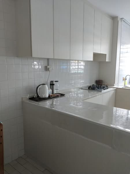 711 Hougang Avenue 2, 711 Hougang Avenue 2, Room Rental, 120 sqft, HDB Flat For Rent, by Jayden Peh, 500136576 - Kitchen - PropertyGuru.com.sg