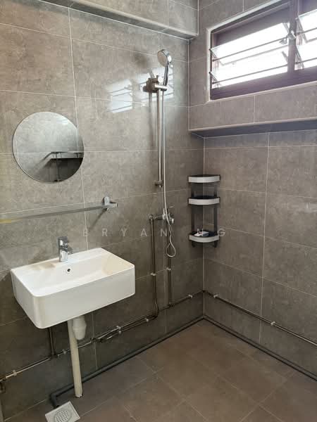 423 Choa Chu Kang Avenue 4, 423 Choa Chu Kang Avenue 4, 3 Bedrooms, 1,119 sqft, HDB Flat For Rent, by Bryan Ng, 500136580 - Bathroom - PropertyGuru.com.sg