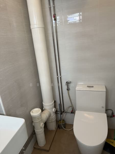 423 Choa Chu Kang Avenue 4, 423 Choa Chu Kang Avenue 4, 3 Bedrooms, 1,119 sqft, HDB Flat For Rent, by Bryan Ng, 500136580 - Bathroom - PropertyGuru.com.sg