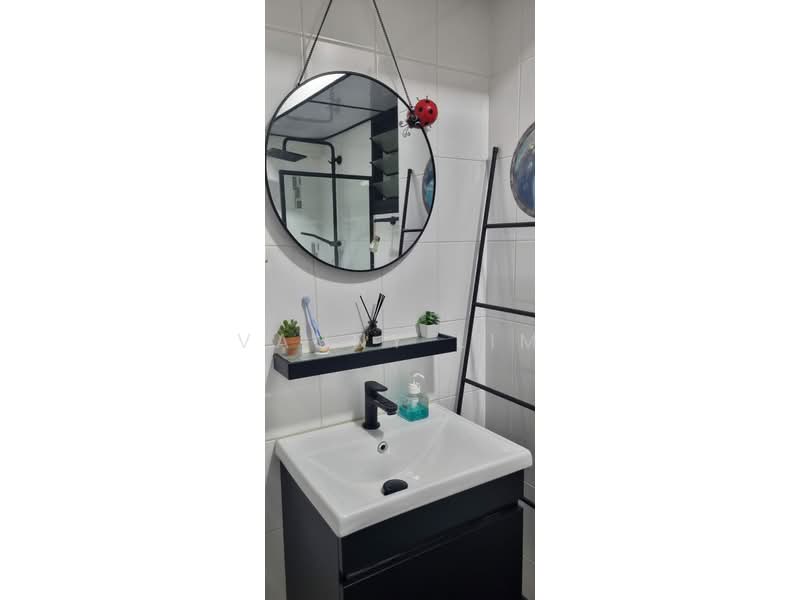 168A Punggol East, 168A Punggol East, 3 Bedrooms, 990 sqft, HDB Flat For Sale, by Vanny Lim, 500136588 - Bathroom - PropertyGuru.com.sg