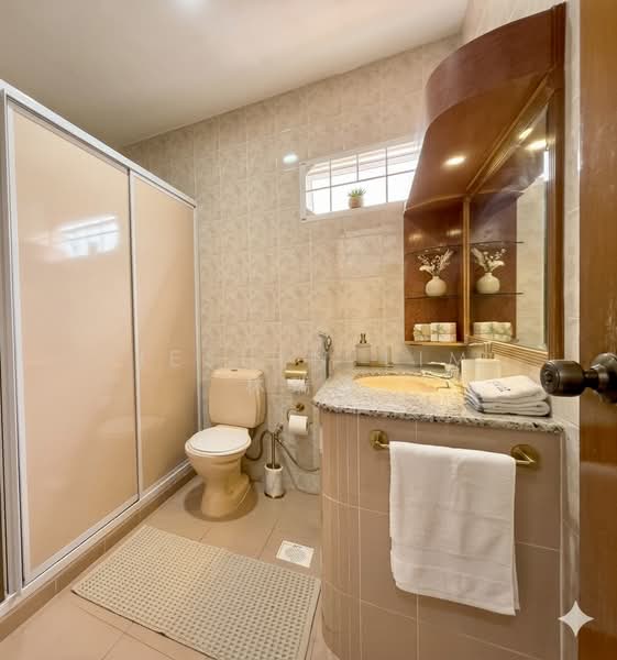 Elite Park Avenue Siglap Opera Estate, Elite Park Ave | Figaro Street | East Coast, 4 Bedrooms, 2,000 sqft, Terraced House For Rent, by Jeslyn Lim 林瑞香, 500136611 - Bathroom - PropertyGuru.com.sg
