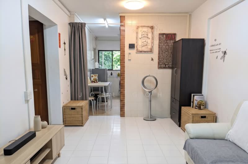 221 Pending Road, 221 Pending Road, 2 Bedrooms, 721 sqft, HDB Flat For Rent, by Joel Goh, 500136618 - Living Room - PropertyGuru.com.sg