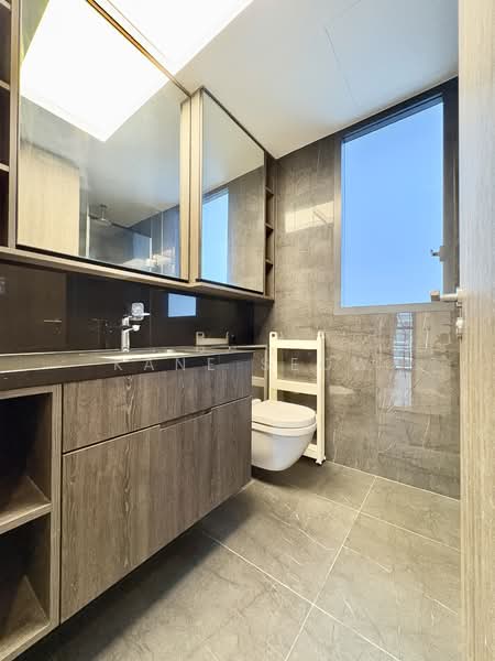 The M, 30 Middle Road, 2 Bedrooms, 753 sqft, Condominium For Rent, by Kane Seow, 500136662 - Bathroom - PropertyGuru.com.sg