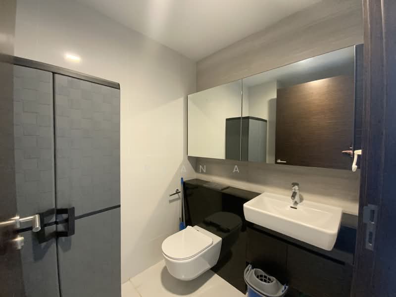 Eon Shenton, 70 Shenton Way, 2 Bedrooms, 667 sqft, Condominium For Sale, by Ryan A, 500136672 - Bathroom - PropertyGuru.com.sg