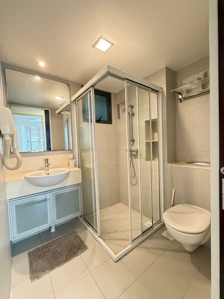 Pinnacle @ Duxton, 1 Cantonment Road, 3 Bedrooms, 1,022 sqft, HDB Flat For Sale, by Emily Chiong, 500136680 - Bathroom - PropertyGuru.com.sg