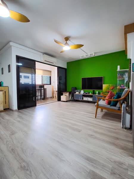 610 Senja Road, 610 Senja Road, 3 Bedrooms, 1,184 sqft, HDB Flat For Sale, by Elfi Muni, 500136681 - Living Room - PropertyGuru.com.sg