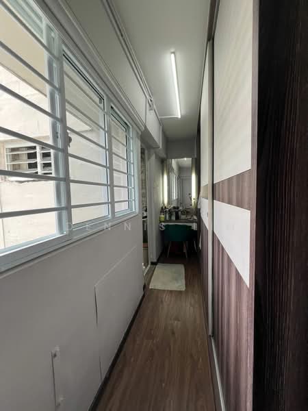 408 Hougang Avenue 10, 408 Hougang Avenue 10, 3 Bedrooms, 1,302 sqft, HDB Flat For Sale, by Dennis Lim, 500136684 - Corridor - PropertyGuru.com.sg