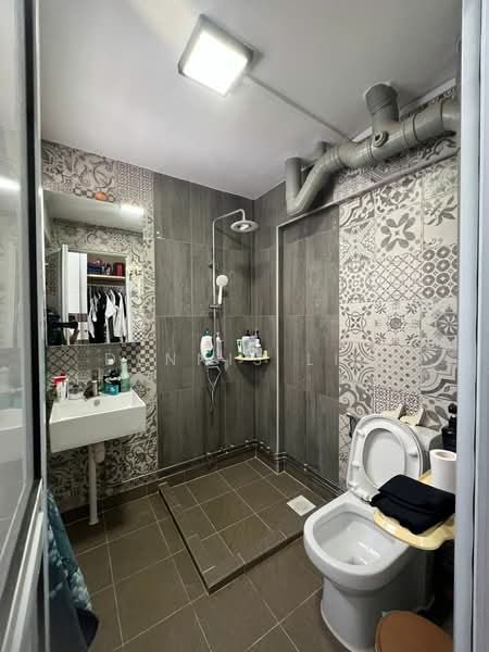 408 Hougang Avenue 10, 408 Hougang Avenue 10, 3 Bedrooms, 1,302 sqft, HDB Flat For Sale, by Dennis Lim, 500136684 - Bathroom - PropertyGuru.com.sg