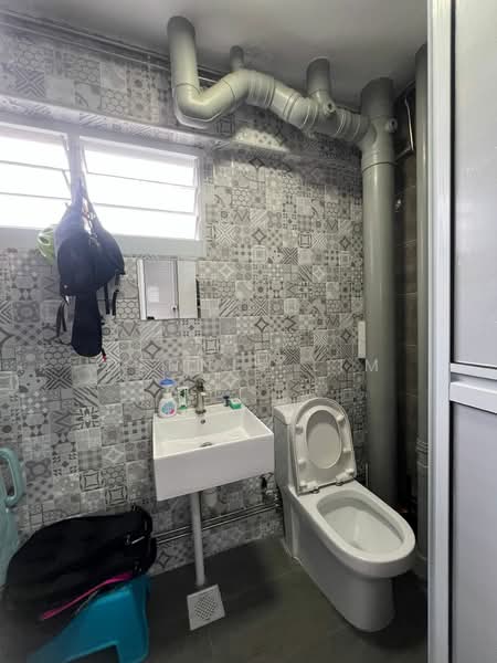 408 Hougang Avenue 10, 408 Hougang Avenue 10, 3 Bedrooms, 1,302 sqft, HDB Flat For Sale, by Dennis Lim, 500136684 - Bathroom - PropertyGuru.com.sg