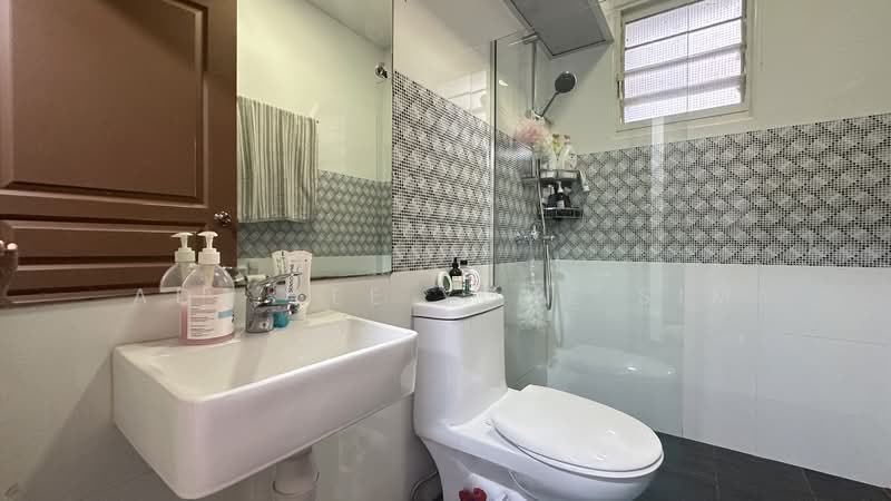 3D Upper Boon Keng Road, 3D Upper Boon Keng Road, 3 Bedrooms, 966 sqft, HDB Flat For Rent, by Ada Lee Yoke Sim, 500136697 - Bathroom - PropertyGuru.com.sg