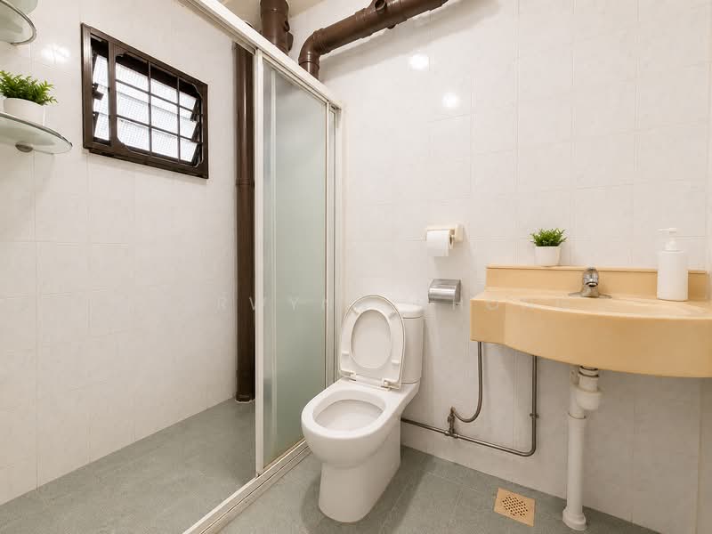 121 Rivervale Drive, 121 Rivervale Drive, 3 Bedrooms, 1,184 sqft, HDB Flat For Sale, by Sherwynn Chong, 500136705 - Bathroom - PropertyGuru.com.sg