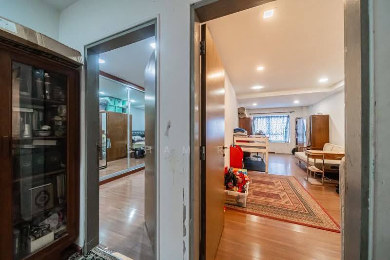 Peakview Estate, , 6 Bedrooms, 3,800 sqft, Semi-Detached House For Sale, by Shamir ., 500136709 - Interior - PropertyGuru.com.sg
