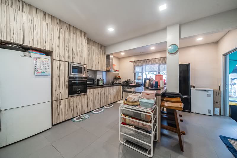 Peakview Estate, , 6 Bedrooms, 3,800 sqft, Semi-Detached House For Sale, by Shamir ., 500136709 - Kitchen - PropertyGuru.com.sg