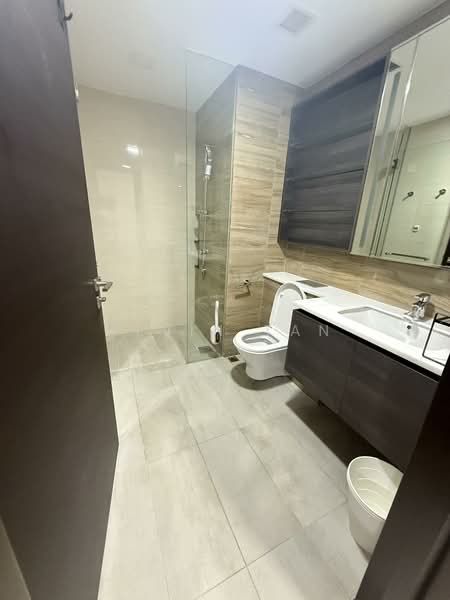 Sims Urban Oasis, 10 Sims Drive, 1 Bedroom, 409 sqft, Condominium For Sale, by Alvin Tan, 500136720 - Bathroom - PropertyGuru.com.sg