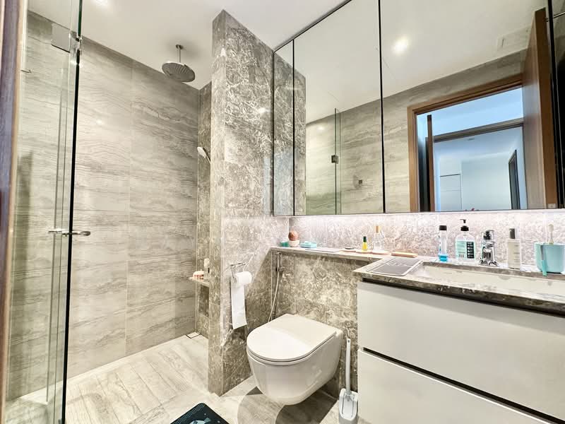 Fourth Avenue Residences, 10 Fourth Avenue, 2 Bedrooms, 710 sqft, Condominium For Rent, by Raymond Koh, 500136738 - Master Bath - PropertyGuru.com.sg