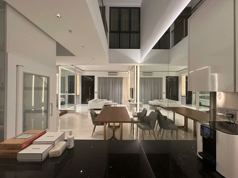 Luxus Hill Drive, Luxus Hill Drive, Seletar Green Walk, Luxus Hill Ave, 5 Bedrooms, 3,756 sqft, Terraced House For Sale, by Norman Tan, 500136752 - Living Room - PropertyGuru.com.sg