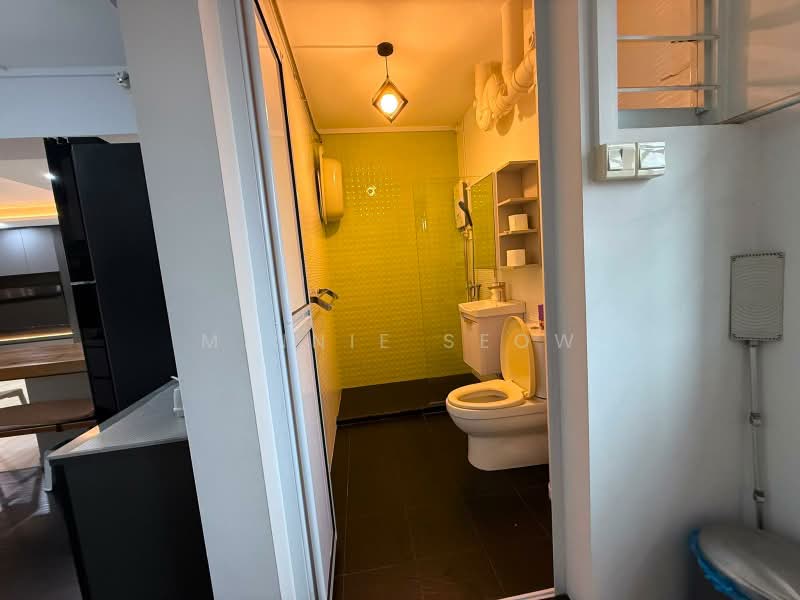 838 Hougang Central, 838 Hougang Central, 3 Bedrooms, 1,076 sqft, HDB Flat For Rent, by Minnie Seow, 500136762 - Bathroom - PropertyGuru.com.sg