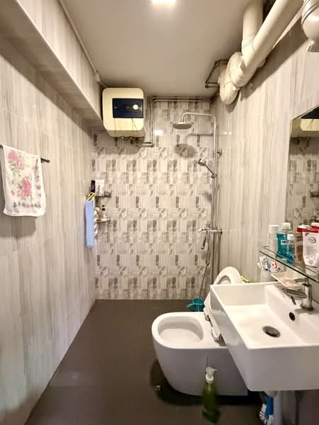 645 Jurong West Street 61, 645 Jurong West Street 61, 3 Bedrooms, 1,313 sqft, HDB Flat For Sale, by Haziq Irwan, 500136775 - Bathroom - PropertyGuru.com.sg