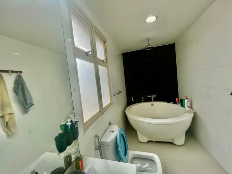 Park Villas, Park Villas Green, 4 Bedrooms, 3,600 sqft, Terraced House For Sale, by Jenny Lee, 500136796 - Bathroom - PropertyGuru.com.sg
