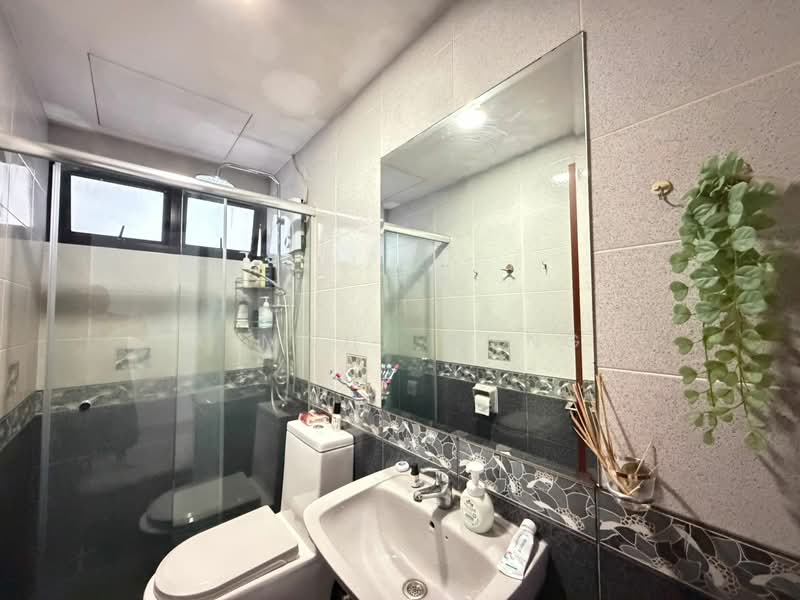 Chiltern Park, 133 Serangoon Avenue 3, 3 Bedrooms, 1,302 sqft, Condominium For Sale, by Kimchi Wong, 500136800 - Bathroom - PropertyGuru.com.sg