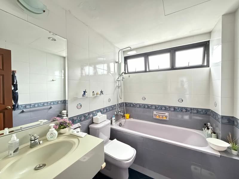 Chiltern Park, 133 Serangoon Avenue 3, 3 Bedrooms, 1,302 sqft, Condominium For Sale, by Kimchi Wong, 500136800 - Bathroom - PropertyGuru.com.sg