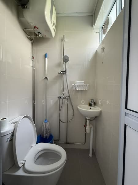 103 Henderson Crescent, 103 Henderson Crescent, 2 Bedrooms, 796 sqft, HDB Flat For Rent, by Austin Quek, 500136801 - Bathroom - PropertyGuru.com.sg