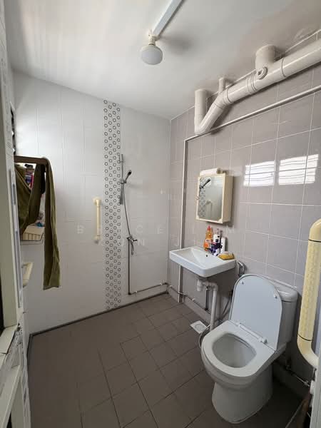 168 Woodlands Street 11, 168 Woodlands Street 11, Room Rental, 100 sqft, HDB Flat For Rent, by Bryce Lim Kun Jie, 500136817 - Bathroom - PropertyGuru.com.sg