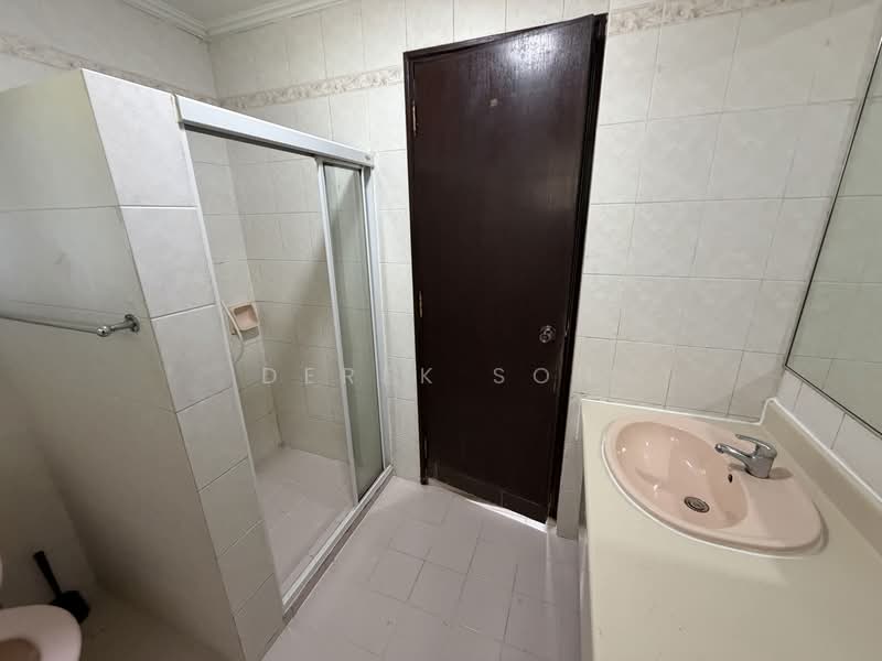 Dormer Park, 53 Jervois Road, 3 Bedrooms, 1,227 sqft, Condominium For Rent, by Derek Soh, 500136835 - Bathroom - PropertyGuru.com.sg