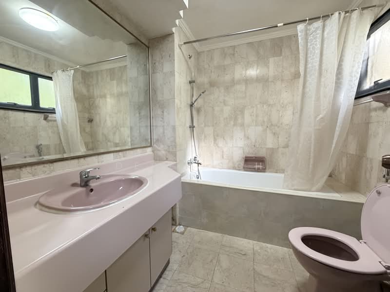 Dormer Park, 53 Jervois Road, 3 Bedrooms, 1,227 sqft, Condominium For Rent, by Derek Soh, 500136835 - Bathroom - PropertyGuru.com.sg