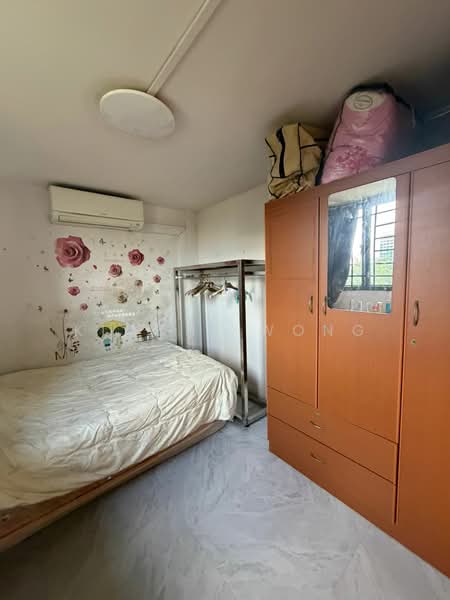 409 Bedok North Avenue 2, 409 Bedok North Avenue 2, 2 Bedrooms, 883 sqft, HDB Flat For Sale, by Kimchi Wong, 500136839 - Bedroom - PropertyGuru.com.sg