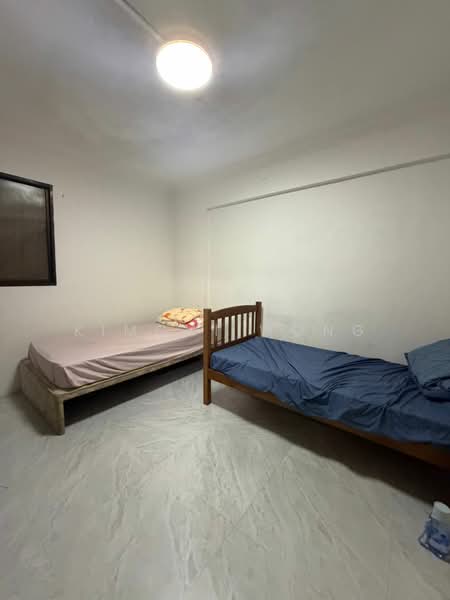 409 Bedok North Avenue 2, 409 Bedok North Avenue 2, 2 Bedrooms, 883 sqft, HDB Flat For Sale, by Kimchi Wong, 500136839 - Bedroom - PropertyGuru.com.sg