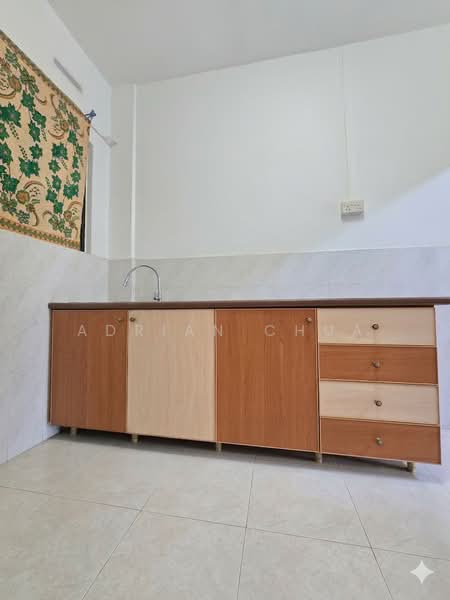 Hollywood Apartments, 112-112D Oxley Rise, 3 Bedrooms, 990 sqft, Apartment For Sale, by Adrian Chua, 500136860 - Kitchen - PropertyGuru.com.sg