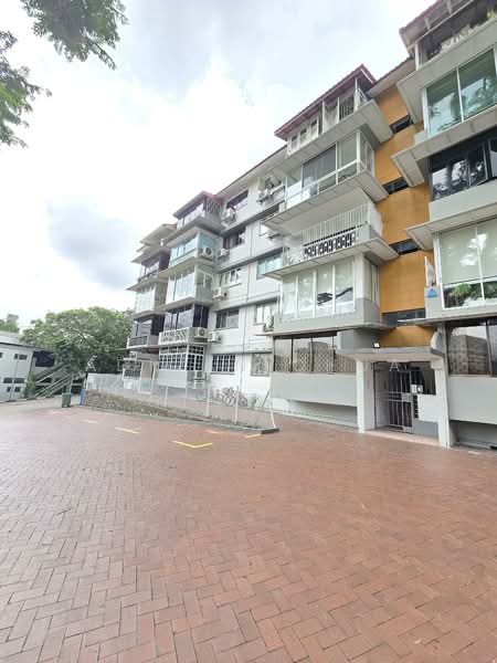 Hollywood Apartments, 112-112D Oxley Rise, 3 Bedrooms, 990 sqft, Apartment For Sale, by Adrian Chua, 500136860 - Exterior - PropertyGuru.com.sg