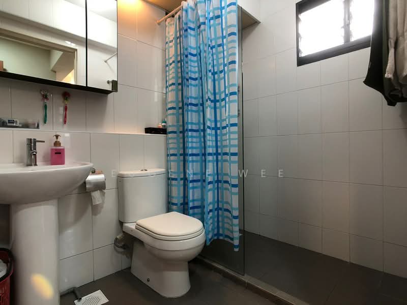 140D Corporation Drive, 140D Corporation Drive, 3 Bedrooms, 1,001 sqft, HDB Flat For Sale, by Eugene Wee, 500136869 - Bathroom - PropertyGuru.com.sg