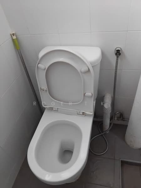 528 Hougang Avenue 6, 528 Hougang Avenue 6, Room Rental, 160 sqft, HDB Flat For Rent, by Roger TTK, 500136877 - Bathroom - PropertyGuru.com.sg