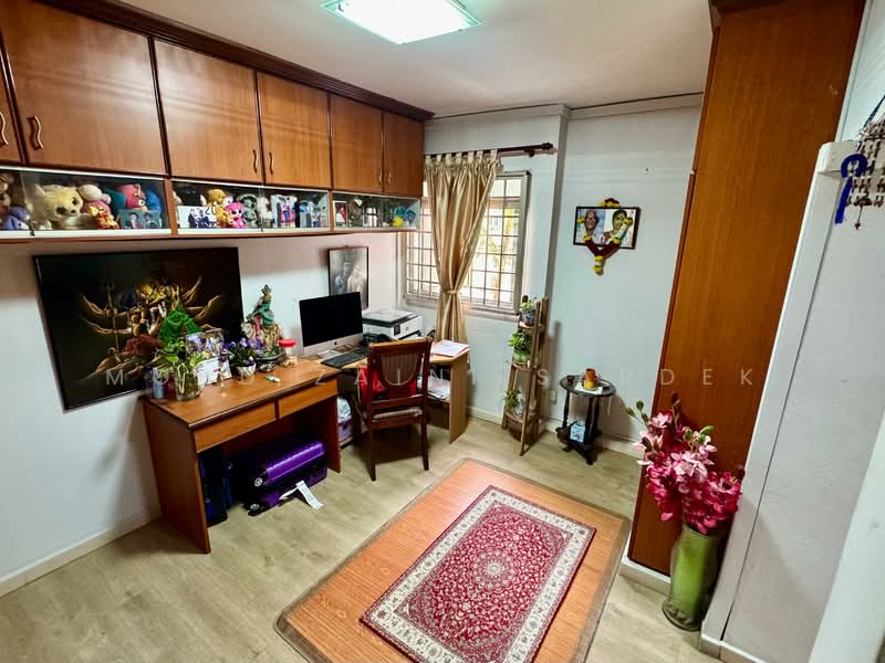 419 Woodlands Street 41, 419 Woodlands Street 41, 5 Bedrooms, 1,894 sqft, HDB Flat For Sale, by Mohd Zaini Sardek, 500136882 - Study - PropertyGuru.com.sg