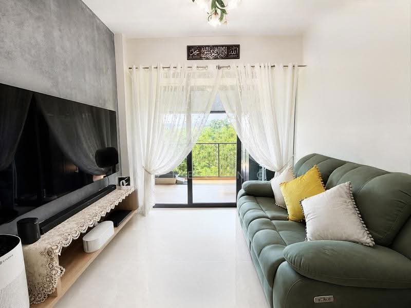 CHEAP 2Bed2Bath. $1m. Under 10 years . Good deal, Hougang / Punggol / Sengkang, 2 Bedrooms, 689 sqft, Condominium For Sale, by Adiel Ng, 500136884 - Living Room - PropertyGuru.com.sg