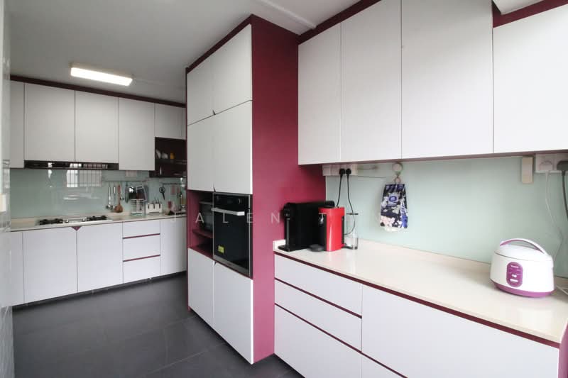 889 Tampines Street 81, 889 Tampines Street 81, 4 Bedrooms, 1,571 sqft, HDB Flat For Sale, by Jalen Tan, 500136892 - Kitchen - PropertyGuru.com.sg