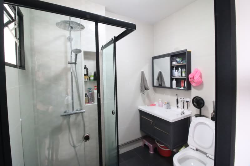 889 Tampines Street 81, 889 Tampines Street 81, 4 Bedrooms, 1,571 sqft, HDB Flat For Sale, by Jalen Tan, 500136892 - Bathroom - PropertyGuru.com.sg