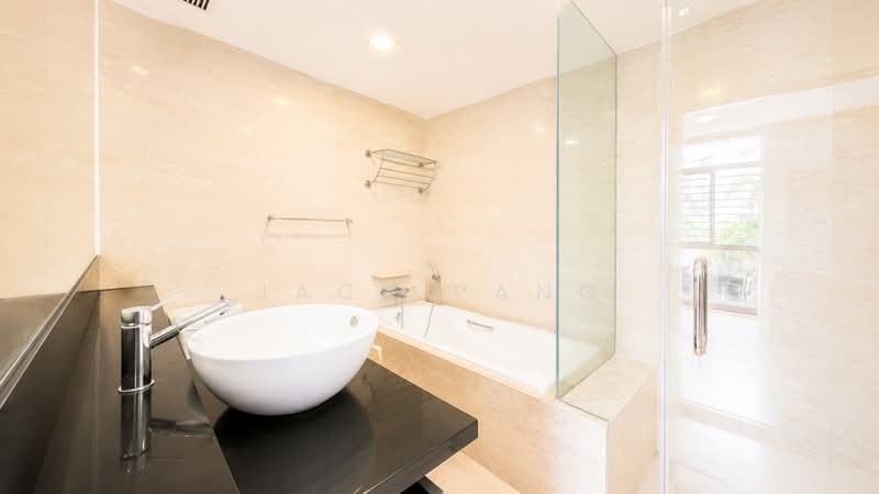 The Shelford, 1 Shelford Road, 3 Bedrooms, 1,389 sqft, Condominium For Rent, by Jack Pang, 500136893 - Bathroom - PropertyGuru.com.sg